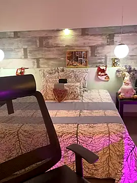 Alisha-Bond online show from 12/02/24, 11:18