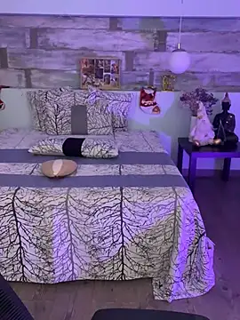 Alisha-Bond online show from 12/08/24, 01:35