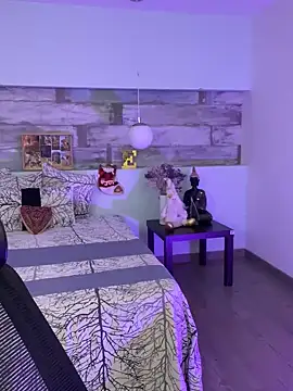 Alisha-Bond online show from 12/08/24, 11:08