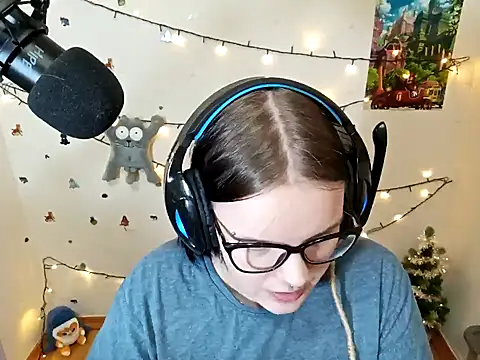 Snapshot of DivaMarisa chatting on 12/23/24, 04:50 DivaMarisa online show from 12/23/24, 04:50