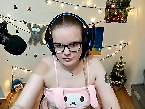 Snapshot of DivaMarisa chatting on 12/27/24, 08:18 DivaMarisa online show from 12/27/24, 08:18