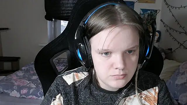 Snapshot of DivaMarisa chatting on 03/16/25, 12:22 DivaMarisa online show from 03/16/25, 12:22