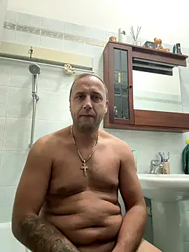 Snapshot of Lecatore80 chatting on 11/24/25, 06:18 Lecatore80 online show from 11/24/25, 06:18