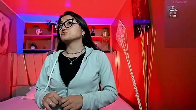 Lucy Williiams online show from 11/12/25, 12:05