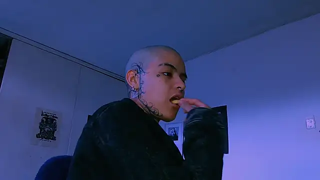 Snapshot of alex_one888 chatting on 02/17/26, 09:10 alex one888 online show from 02/17/26, 09:10