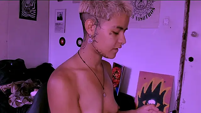 Snapshot of alex_one888 chatting on 04/04/26, 08:39 alex one888 online show from 04/04/26, 08:39