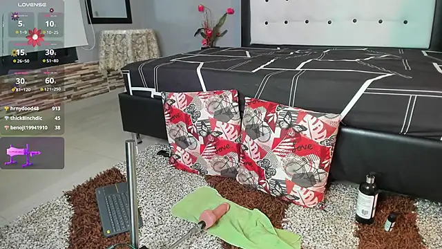 Snapshot of valeria_hurtado chatting on 12/18/24, 05:04 valeria hurtado online show from 12/18/24, 05:04