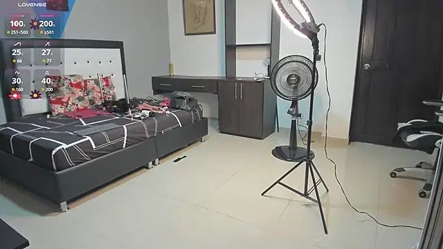 Snapshot of valeria_hurtado chatting on 02/14/25, 03:54 valeria hurtado online show from 02/14/25, 03:54