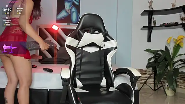 Snapshot of valeria_hurtado chatting on 04/06/26, 11:11 valeria hurtado online show from 04/06/26, 11:11