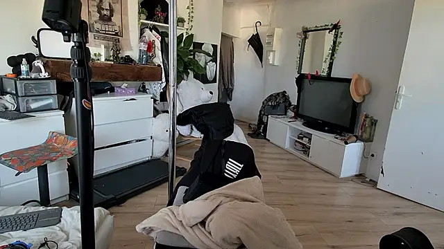 CeriseLapine online show from 11/20/25, 02:50