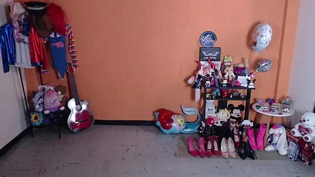 Snapshot of MissMiia2 chatting on 01/15/25, 06:19 MissMiia2 online show from 01/15/25, 06:19