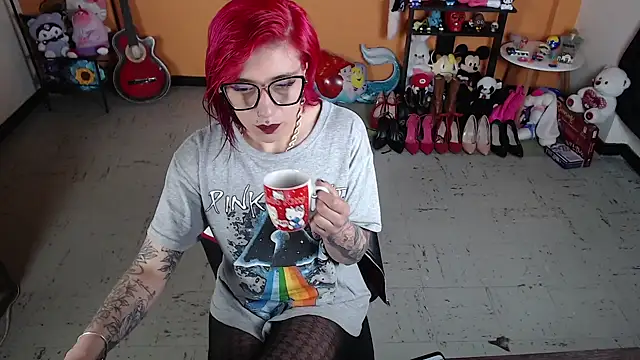 Snapshot of MissMiia2 chatting on 01/25/25, 01:08 MissMiia2 online show from 01/25/25, 01:08
