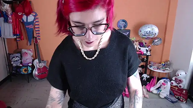 Snapshot of MissMiia2 chatting on 02/05/25, 01:33 MissMiia2 online show from 02/05/25, 01:33