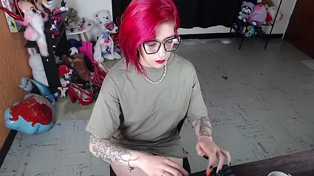 Snapshot of MissMiia2 chatting on 02/08/25, 03:42 MissMiia2 online show from 02/08/25, 03:42