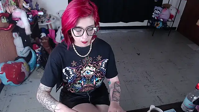Snapshot of MissMiia2 chatting on 02/12/25, 04:22 MissMiia2 online show from 02/12/25, 04:22