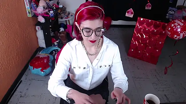 Snapshot of MissMiia2 chatting on 02/19/25, 01:28 MissMiia2 online show from 02/19/25, 01:28