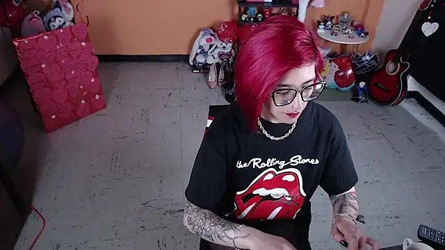 Snapshot of MissMiia2 chatting on 03/09/25, 04:33 MissMiia2 online show from 03/09/25, 04:33