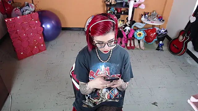 Snapshot of MissMiia2 chatting on 03/13/25, 07:28 MissMiia2 online show from 03/13/25, 07:28