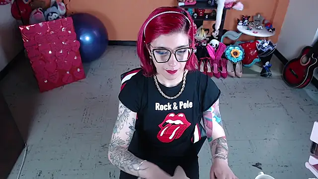 Snapshot of MissMiia2 chatting on 03/17/25, 01:18 MissMiia2 online show from 03/17/25, 01:18