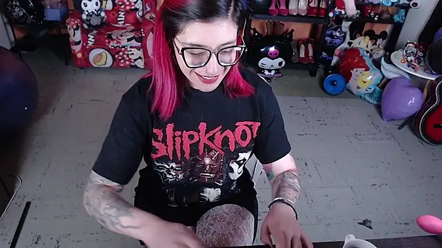 Snapshot of MissMiia2 chatting on 09/14/25, 01:21 MissMiia2 online show from 09/14/25, 01:21