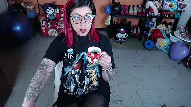 Snapshot of MissMiia2 chatting on 09/15/25, 02:06 MissMiia2 online show from 09/15/25, 02:06