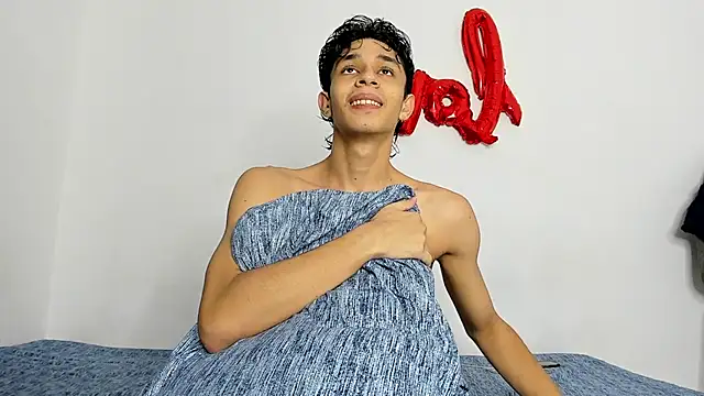 Snapshot of evanscollins chatting on 10/04/25, 06:11 evanscollins online show from 10/04/25, 06:11