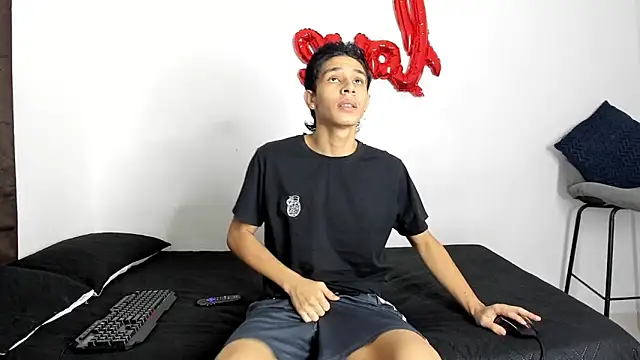 Snapshot of evanscollins chatting on 10/18/25, 08:09 evanscollins online show from 10/18/25, 08:09