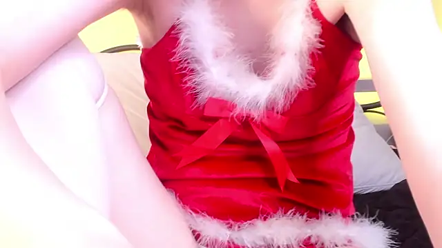 Snapshot of LilianSwall chatting on 12/23/24, 02:28 LilianSwall online show from 12/23/24, 02:28