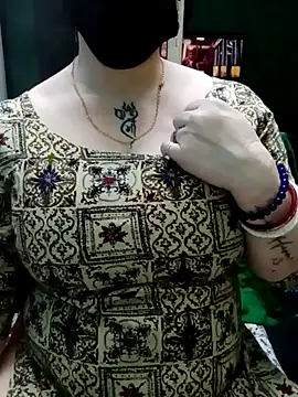 Snapshot of Raja_Ranii chatting on 01/09/25, 02:40 Raja Ranii online show from 01/09/25, 02:40