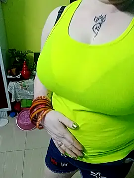 Snapshot of Raja_Ranii chatting on 02/05/25, 02:26 Raja Ranii online show from 02/05/25, 02:26