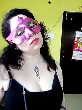 Snapshot of Raja_Ranii chatting on 02/15/25, 06:12 Raja Ranii online show from 02/15/25, 06:12