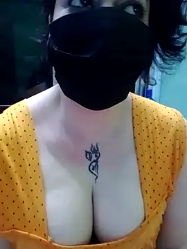 Snapshot of Raja_Ranii chatting on 02/23/25, 01:42 Raja Ranii online show from 02/23/25, 01:42