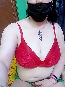 Snapshot of Raja_Ranii chatting on 03/08/25, 05:54 Raja Ranii online show from 03/08/25, 05:54