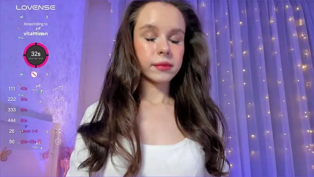 Snapshot of Minusvibe chatting on 12/29/24, 05:44 Minusvibe online show from 12/29/24, 05:44