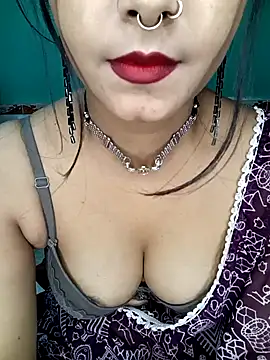 Snapshot of Diamond_queeen chatting on 12/21/24, 09:36 Diamond queeen online show from 12/21/24, 09:36