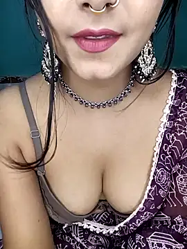 Snapshot of Diamond_queeen chatting on 12/28/24, 10:23 Diamond queeen online show from 12/28/24, 10:23