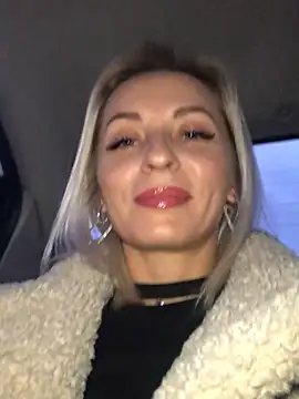 Snapshot of Diamond_Bunny_ chatting on 01/18/25, 01:51 Diamond Bunny online show from 01/18/25, 01:51