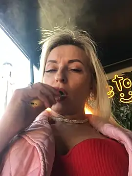 Snapshot of Diamond_Bunny_ chatting on 01/29/25, 02:21 Diamond Bunny online show from 01/29/25, 02:21