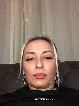 Snapshot of Diamond_Bunny_ chatting on 02/02/25, 05:04 Diamond Bunny online show from 02/02/25, 05:04