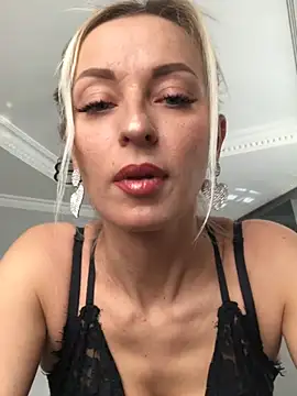 Snapshot of Diamond_Bunny_ chatting on 02/04/25, 09:49 Diamond Bunny online show from 02/04/25, 09:49