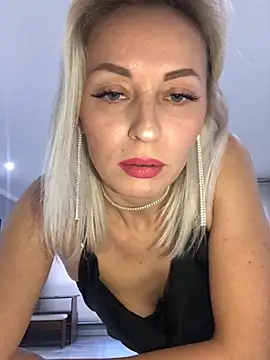 Snapshot of Diamond_Bunny_ chatting on 02/20/25, 03:41 Diamond Bunny online show from 02/20/25, 03:41