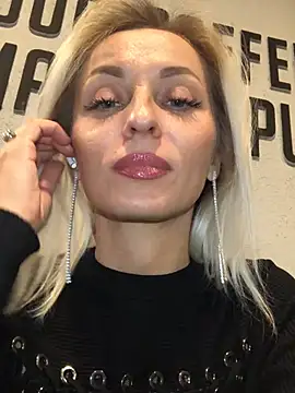 Snapshot of Diamond_Bunny_ chatting on 02/25/25, 04:00 Diamond Bunny online show from 02/25/25, 04:00