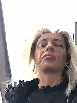 Snapshot of Diamond_Bunny_ chatting on 03/13/25, 02:01 Diamond Bunny online show from 03/13/25, 02:01