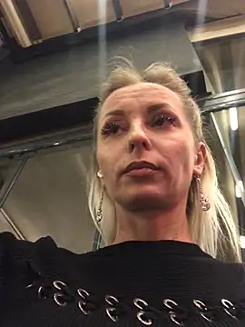 Snapshot of Diamond_Bunny_ chatting on 03/21/25, 04:51 Diamond Bunny online show from 03/21/25, 04:51