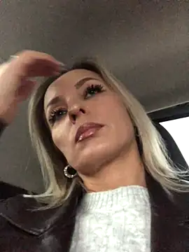 Snapshot of Diamond_Bunny_ chatting on 10/29/25, 02:30 Diamond Bunny online show from 10/29/25, 02:30