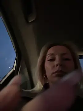 Snapshot of Diamond_Bunny_ chatting on 11/17/25, 02:56 Diamond Bunny online show from 11/17/25, 02:56