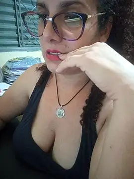 Snapshot of litha_luna chatting on 12/15/24, 02:52 litha luna online show from 12/15/24, 02:52