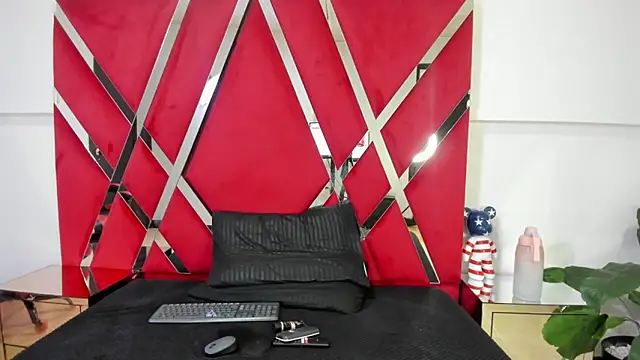 Milanxht online show from 10/13/25, 08:42