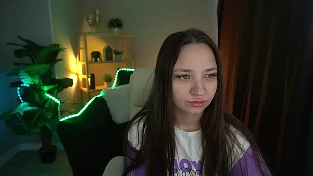 ElysLunar online show from 12/20/24, 06:08