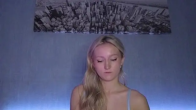 MiaNixan online show from 09/19/25, 07:47